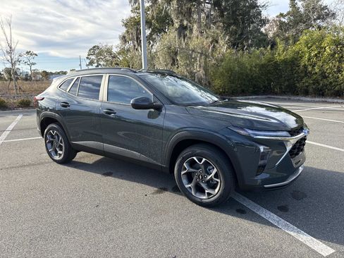 New 2026 Chevrolet Trax LT w/ Sunroof Package FWD image 1