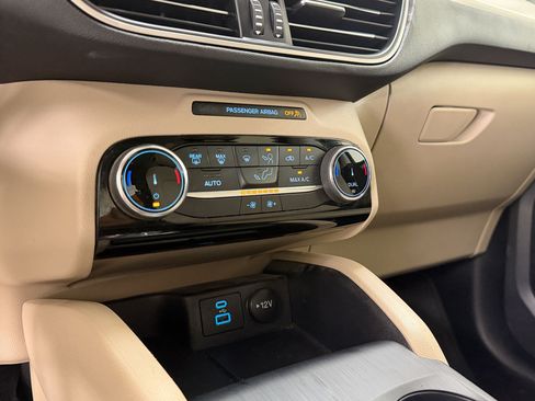 Used 2022 Ford Escape SE w/ Convenience Package FWD image 19