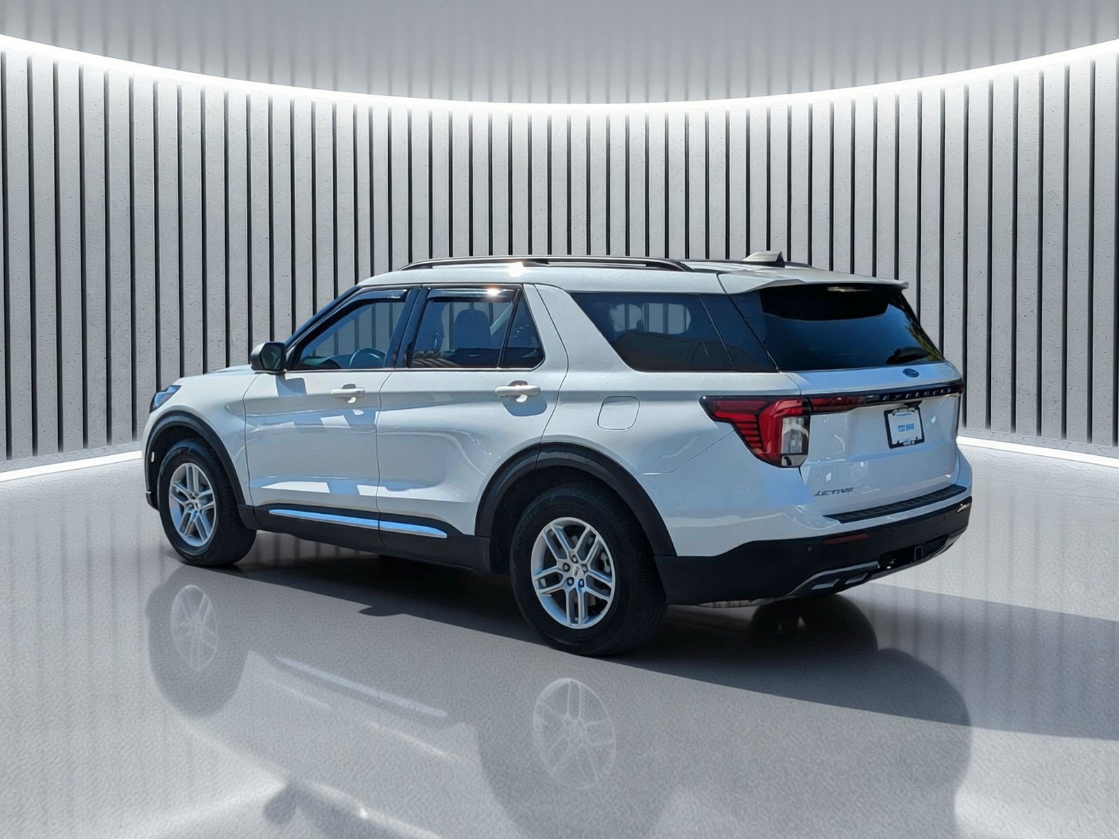 Used 2025 Ford Explorer Active w/ Active Comfort Package RWD image 8