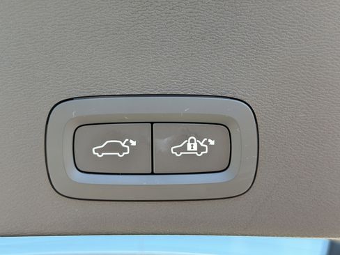 Certified 2024 Volvo XC40 B5 Plus w/ Protection Package Premier image 12