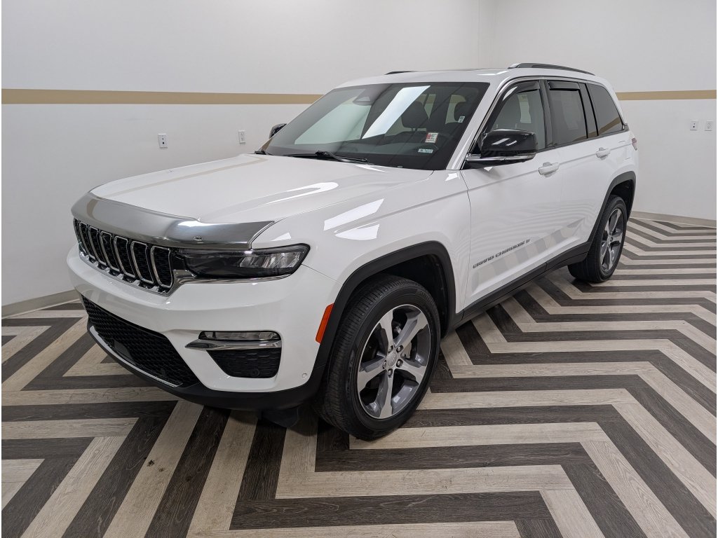Used 2024 Jeep Grand Cherokee Limited w/ Luxury Tech Group II AWD/4WD image 1