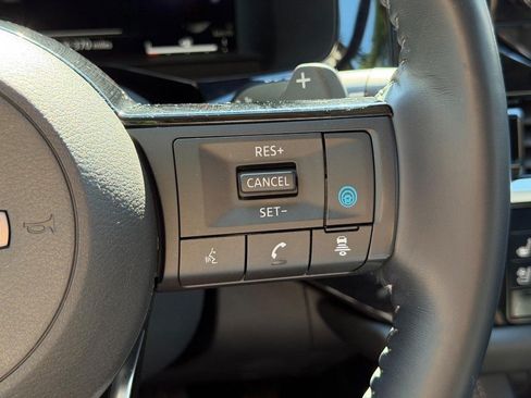 Used 2022 Nissan Pathfinder Platinum w/ Cargo Package FWD image 19
