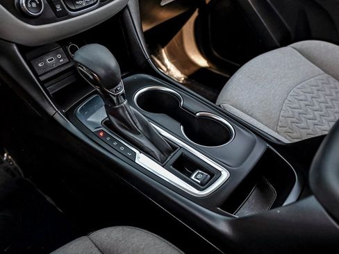 Used 2022 Chevrolet Equinox LS image 27