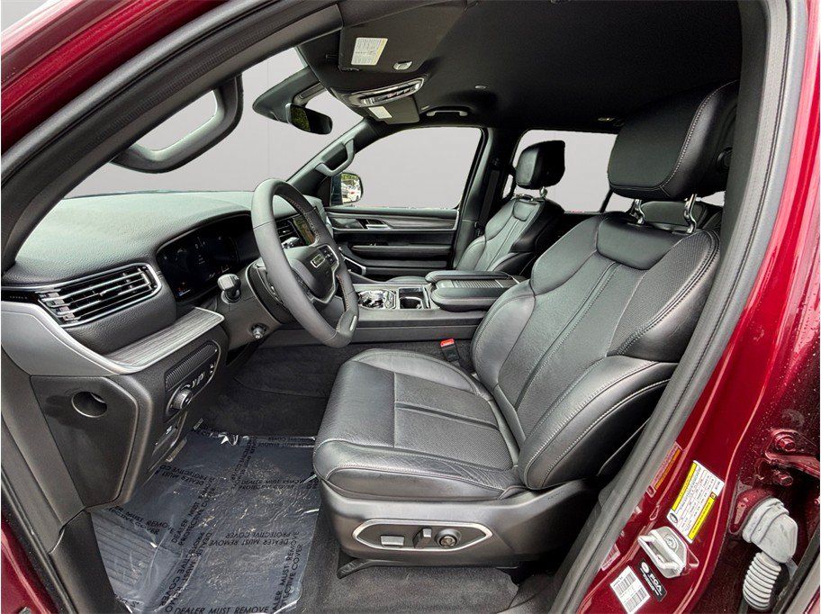 Used 2024 Jeep Wagoneer Series II w/ Flexible Seating Group RWD image 2