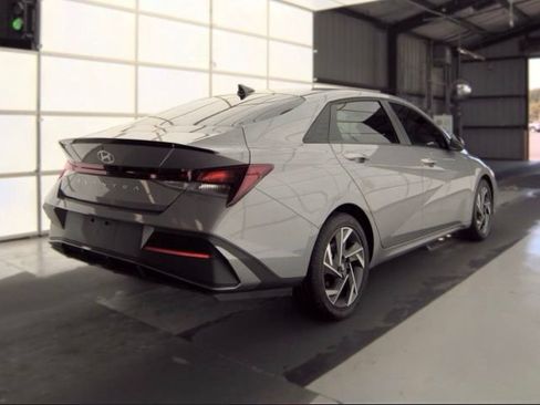 Used 2025 Hyundai Elantra Sport w/ Cargo Package FWD image 4