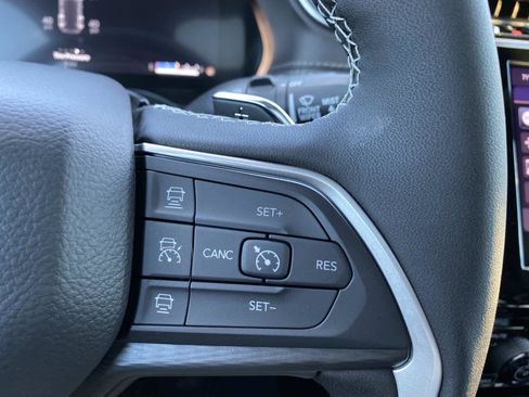 New 2025 Jeep Grand Cherokee Laredo image 16