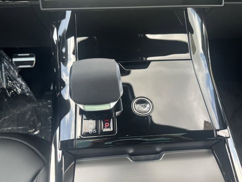 New 2025 Land Rover Range Rover Sport Dynamic SE AWD/4WD image 17