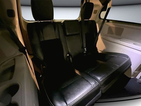 Used 2016 Dodge Grand Caravan SXT image 26