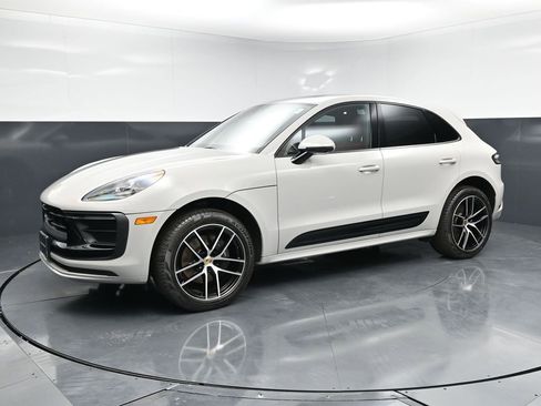 Used 2025 Porsche Macan AWD/4WD image 1