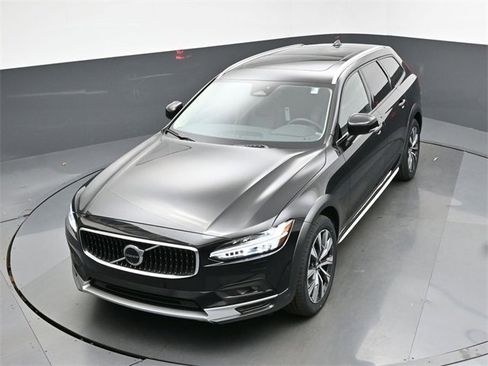 Used 2024 Volvo V90 B6 Cross Country Plus image 46