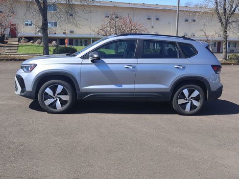 Used 2025 Volkswagen Taos S AWD/4WD image 3