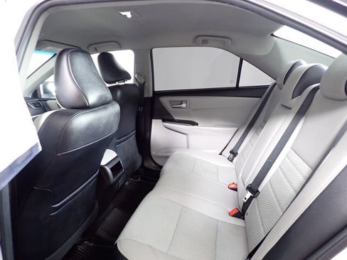 Used 2016 Toyota Camry SE image 27