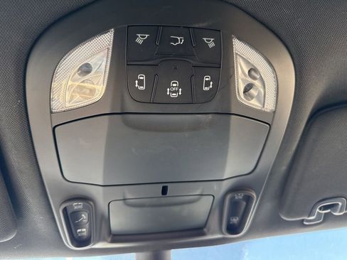 Used 2025 Chrysler Pacifica Limited FWD image 40