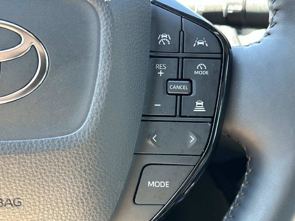 Used 2025 Toyota Prius XLE FWD image 30