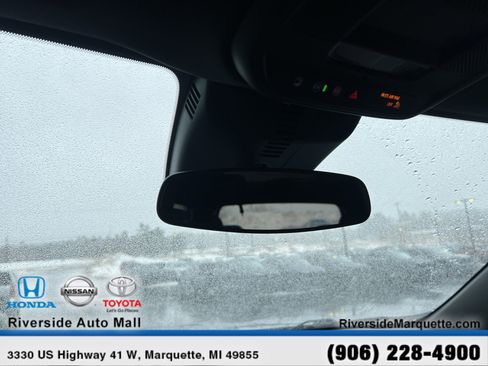 Used 2025 Chevrolet Traverse LT image 19