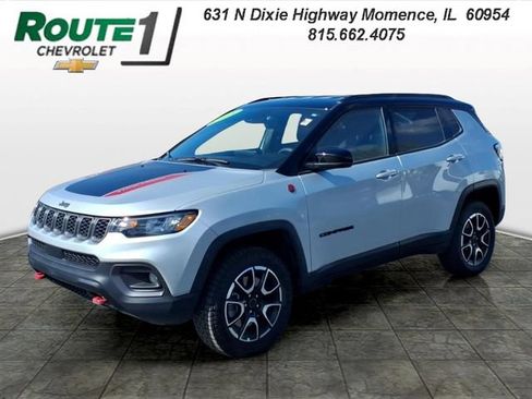 Used 2025 Jeep Compass Trailhawk AWD/4WD image 1