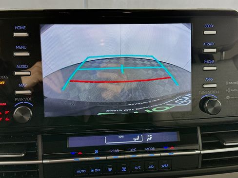 Used 2024 Toyota Sienna LE image 22