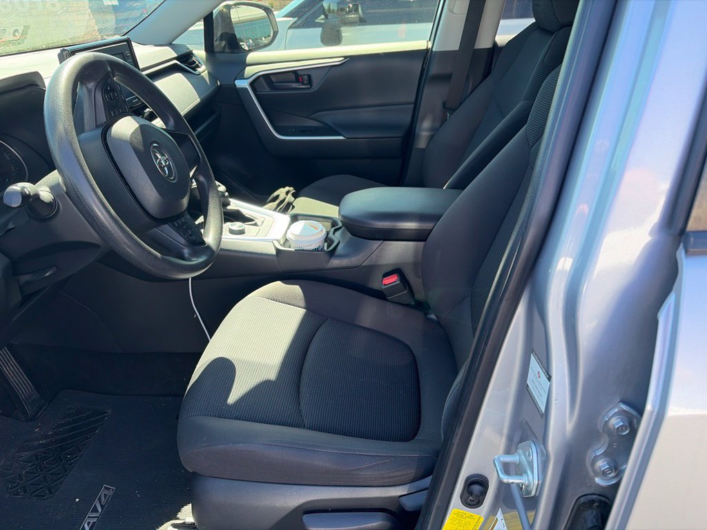 Used 2021 Toyota RAV4 LE w/ Carpet Mat Package (TMS) AWD/4WD image 6