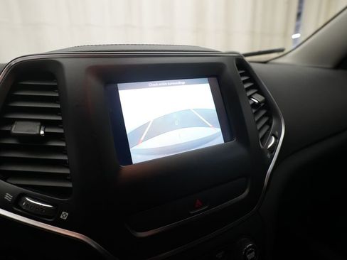 Used 2019 Jeep Cherokee Sport w/ Cold Weather Group image 19