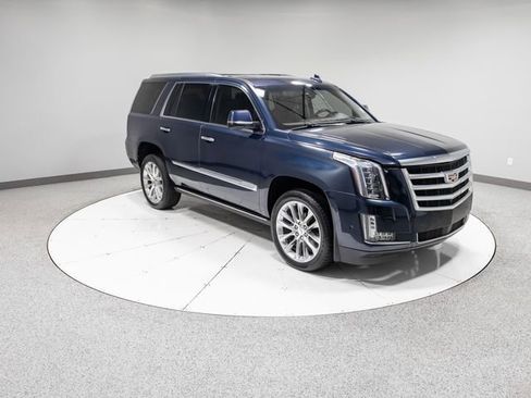 Used 2017 Cadillac Escalade Premium Luxury image 34