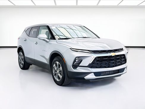 Used 2025 Chevrolet Blazer LT FWD image 3