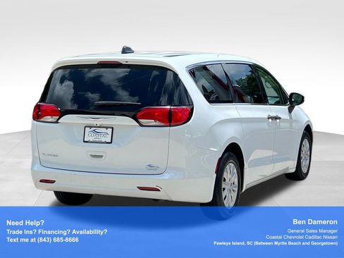 Used 2021 Chrysler Voyager L FWD image 10