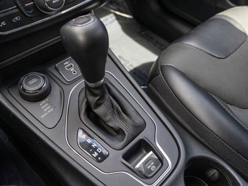Used 2022 Jeep Cherokee Latitude Lux AWD/4WD image 22