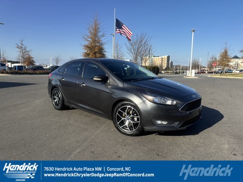 Used 2017 Ford Focus SEL image 1