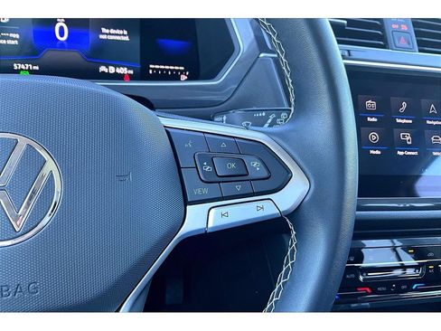 Used 2022 Volkswagen Tiguan SE AWD/4WD image 12