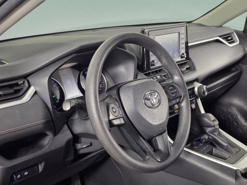 Used 2021 Toyota RAV4 XLE image 10