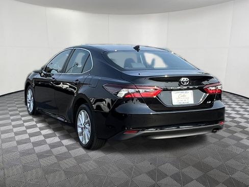 Used 2022 Toyota Camry LE FWD image 4