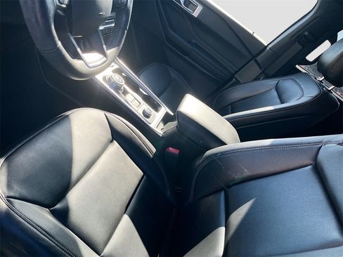 Used 2020 Ford Explorer XLT w/ Equipment Group 202A image 20