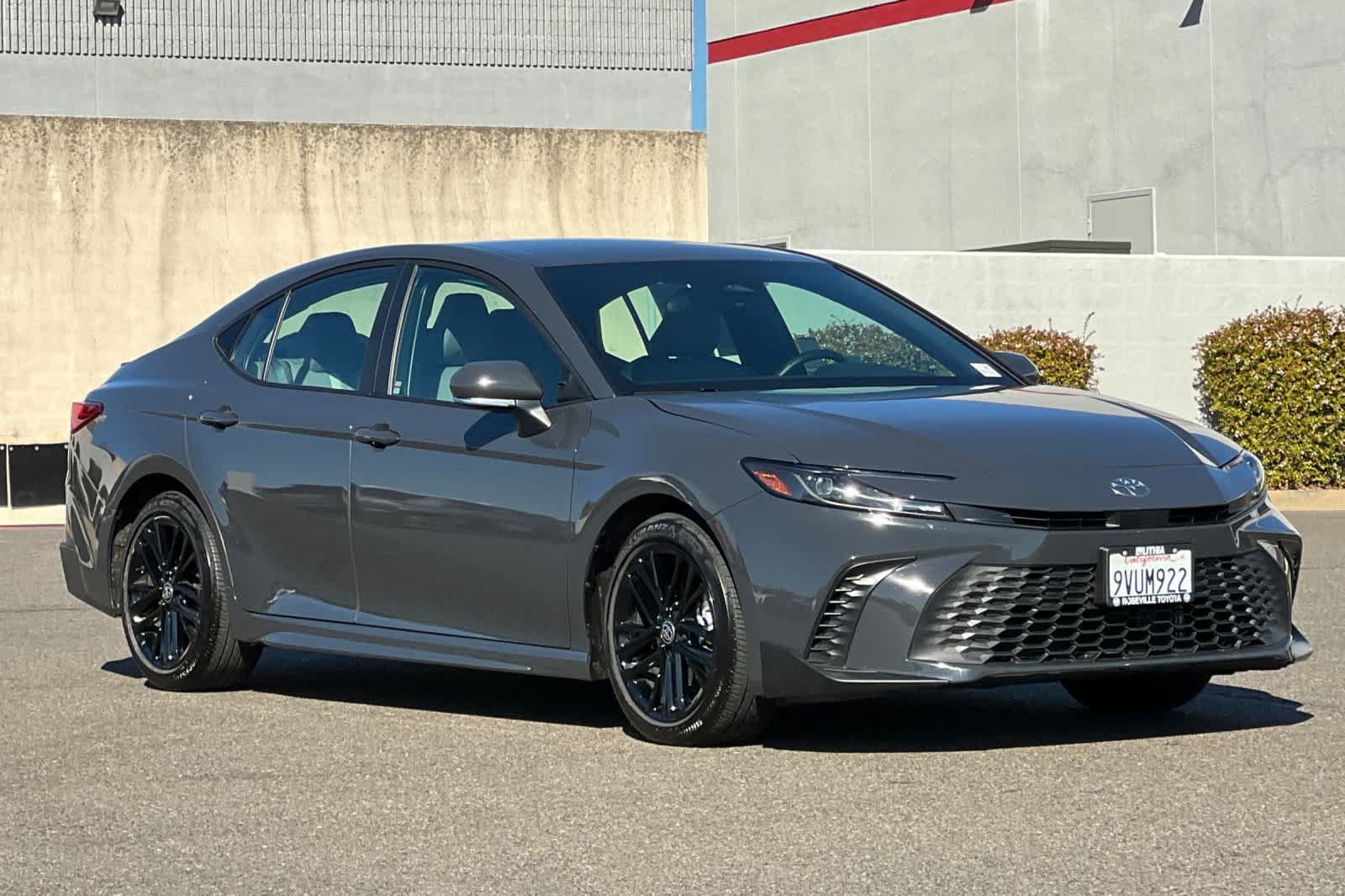 Certified 2025 Toyota Camry SE FWD image 5