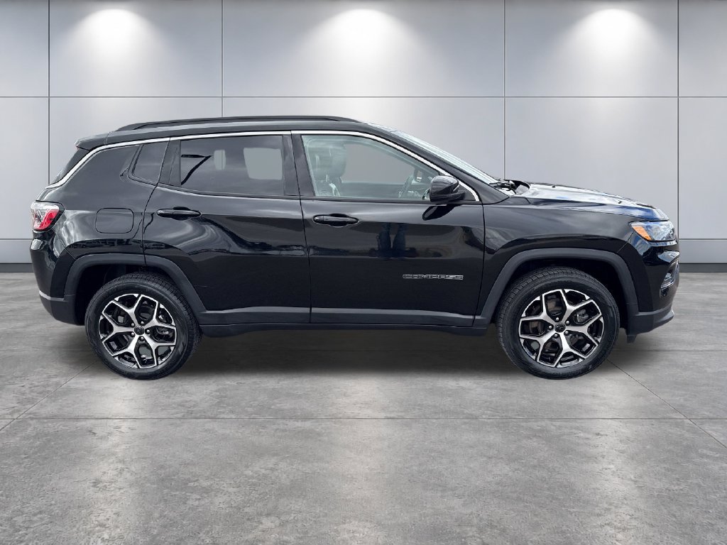 Used 2025 Jeep Compass Limited AWD/4WD image 6
