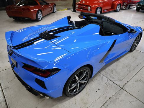 Used 2021 Chevrolet Corvette Stingray Convertible w/ Z51 Performance Package image 37