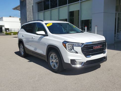 Used 2023 GMC Terrain SLE w/ Driver Convenience Package FWD image 7