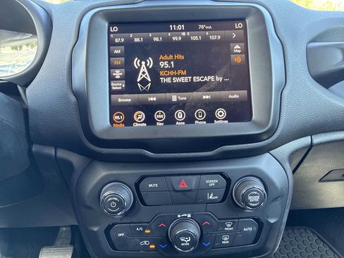 Certified 2023 Jeep Renegade Latitude AWD/4WD image 12