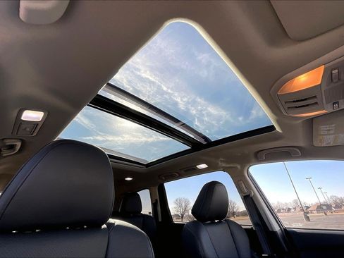 Used 2024 Subaru Ascent Touring image 12