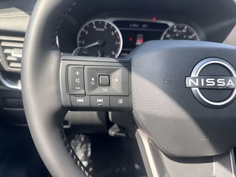 Used 2025 Nissan Rogue SV image 14