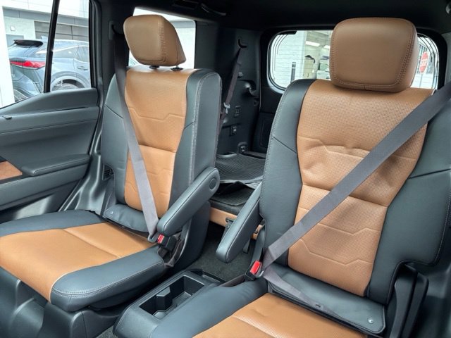 Used 2024 Lexus GX 550 w/ Accessory Package (2T) AWD/4WD image 24