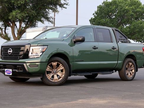 Used 2024 Nissan Titan SV w/ SV Bronze Edition Package RWD image 17