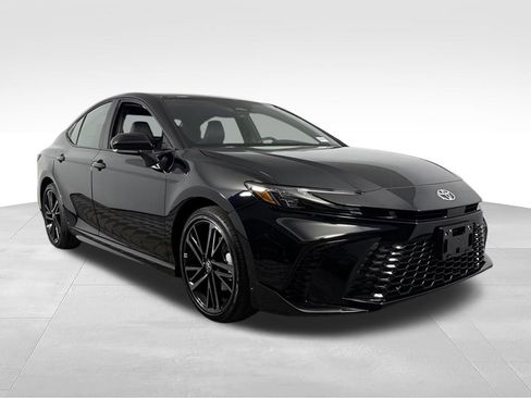 Used 2026 Toyota Camry XSE FWD image 4