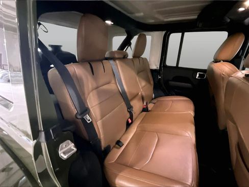 Used 2022 Jeep Wrangler Unlimited Sahara w/ Cold Weather Group AWD/4WD image 19