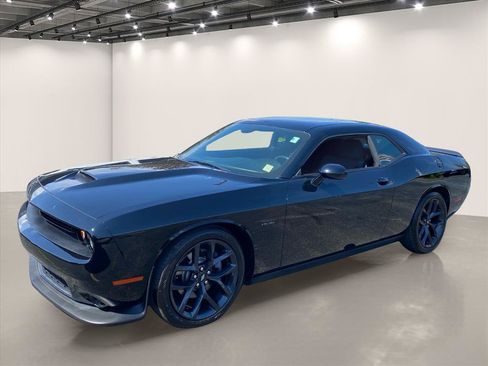 Used 2019 Dodge Challenger R/T w/ Blacktop Package RWD image 3