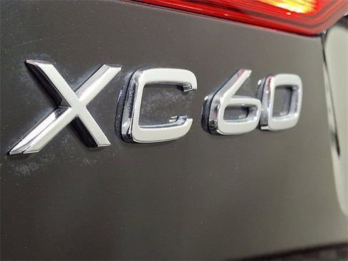 Used 2019 Volvo XC60 T6 Momentum w/ Multimedia Package image 31