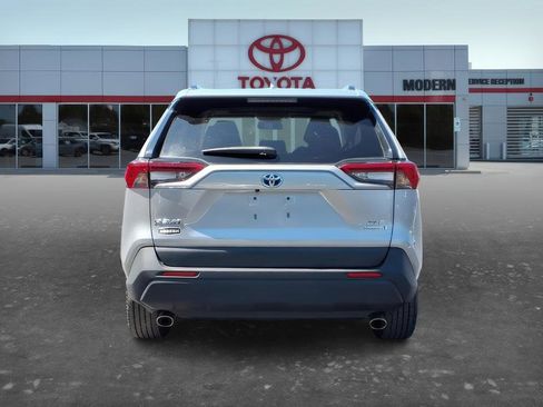 Certified 2022 Toyota RAV4 XLE w/ Convenience Package AWD/4WD image 5
