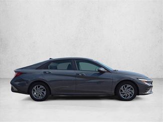 Used 2024 Hyundai Elantra SEL FWD video 4