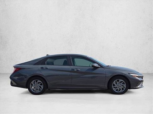 Used 2024 Hyundai Elantra SEL FWD image 4