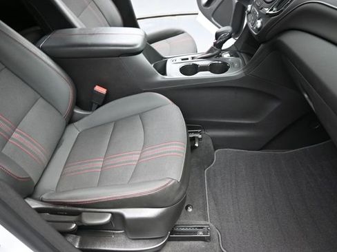 Used 2022 Chevrolet Equinox RS w/ LPO, Floor Liner Package image 26