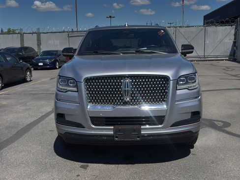Used 2022 Lincoln Navigator Reserve AWD/4WD image 2